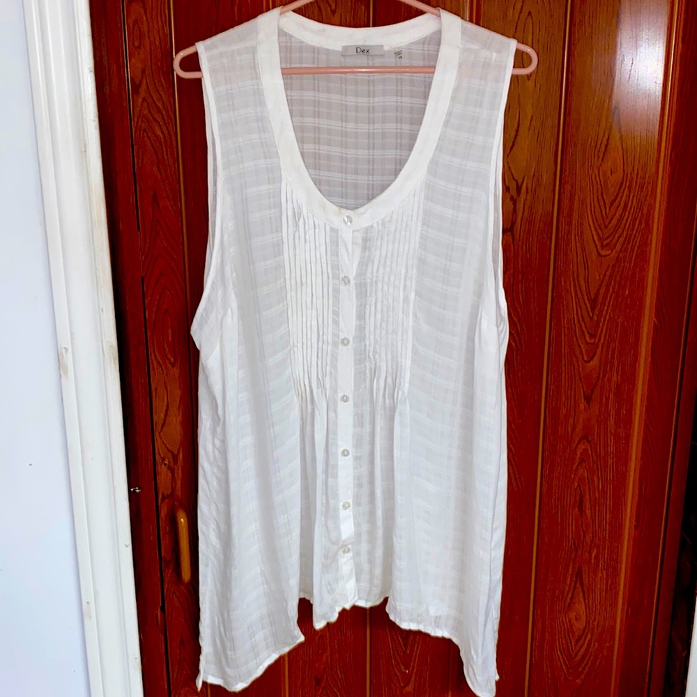 ladies long sleeveless button up top